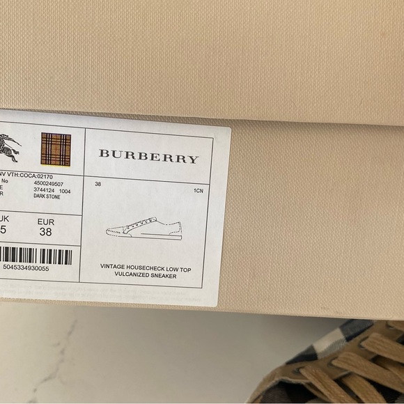 Burberry original woman shoes,  American size 7.5 - Picture 4 of 9